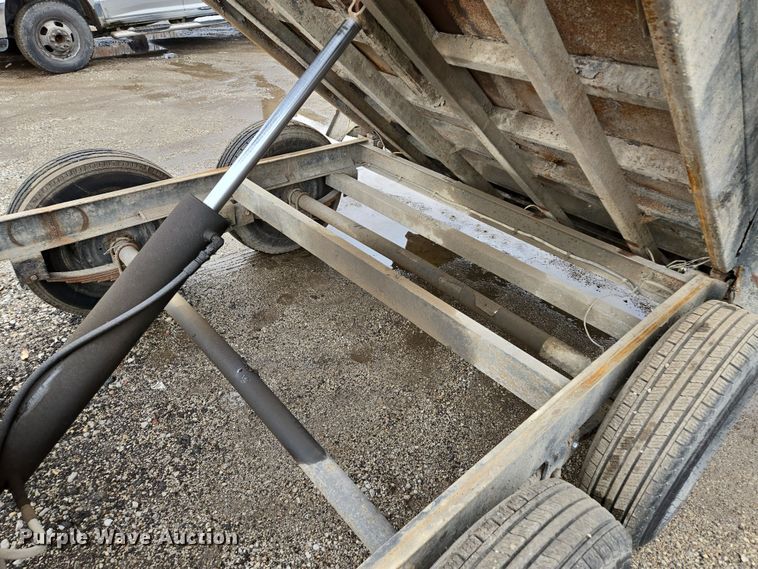 image for item EQ6780 2006 PJ Trailer dump trailer