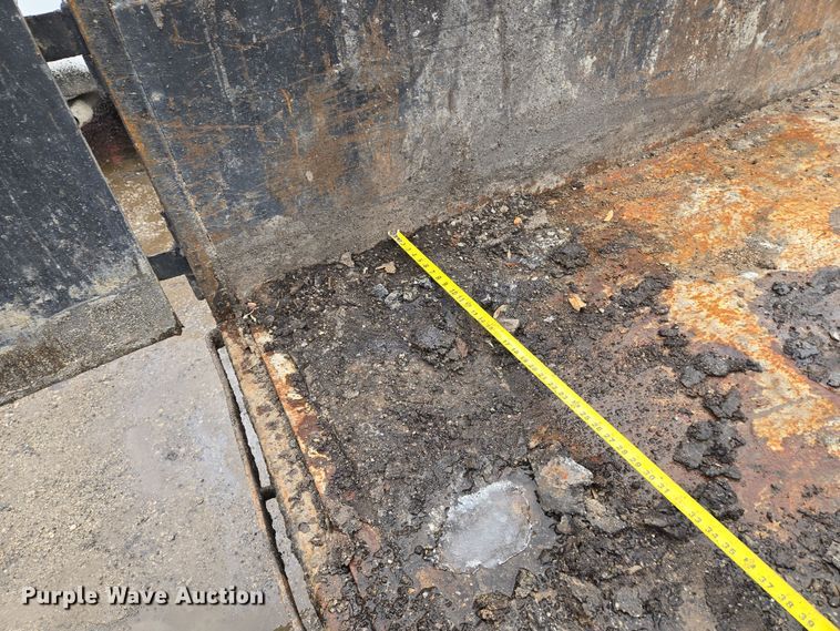 image for item EQ6780 2006 PJ Trailer dump trailer