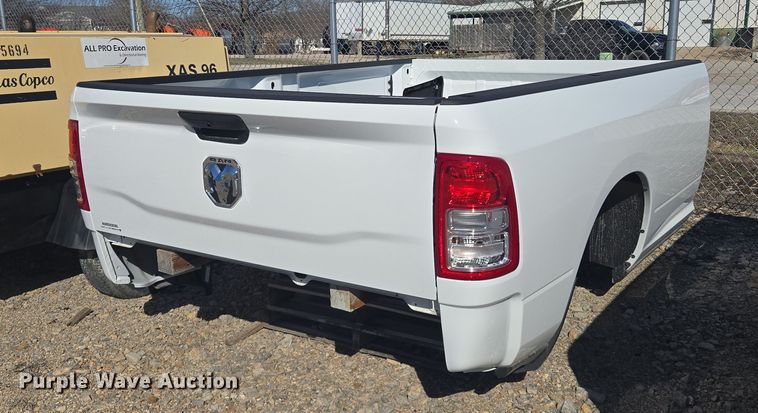 image for item EQ6811 Pickup truck bed