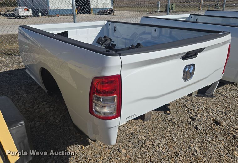 image for item EQ6811 Pickup truck bed