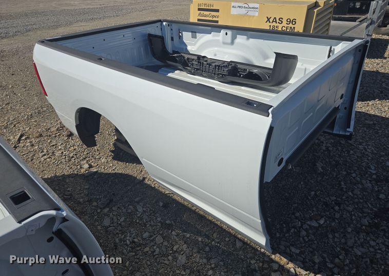image for item EQ6811 Pickup truck bed