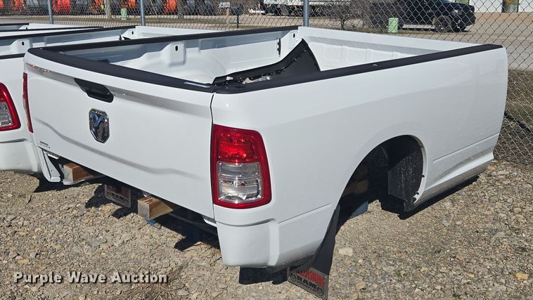 image for item EQ6813 Pickup truck bed 