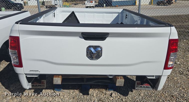 image for item EQ6813 Pickup truck bed 
