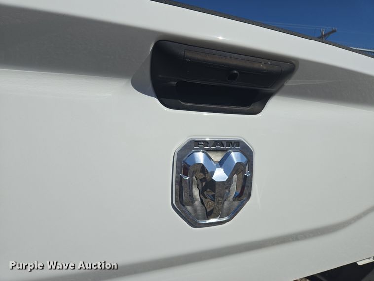 image for item EQ6813 Pickup truck bed 