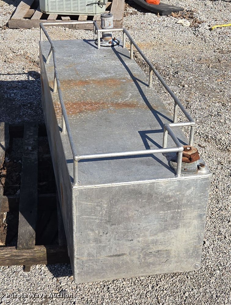 image for item EQ6839 Fuel tank 