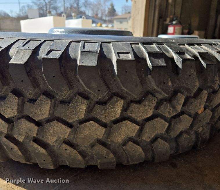 image for item EQ6844 (4) Hankook Dynamic MT LT235/85R16 tires and wheels