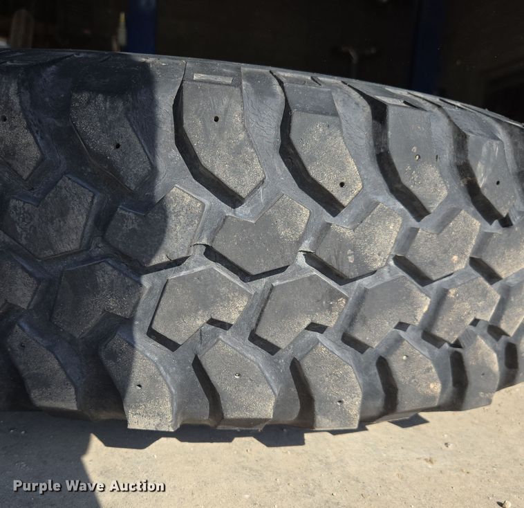 image for item EQ6844 (4) Hankook Dynamic MT LT235/85R16 tires and wheels