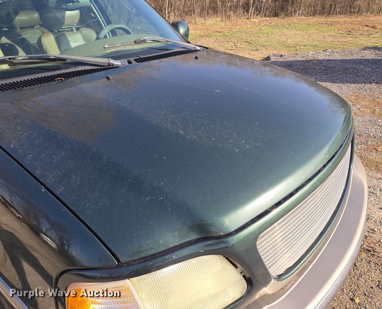 image for item EQ6871 2002 Ford F150 SuperCrew pickup truck