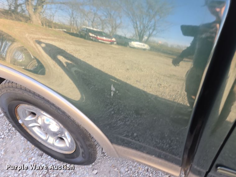 image for item EQ6871 2002 Ford F150 SuperCrew pickup truck