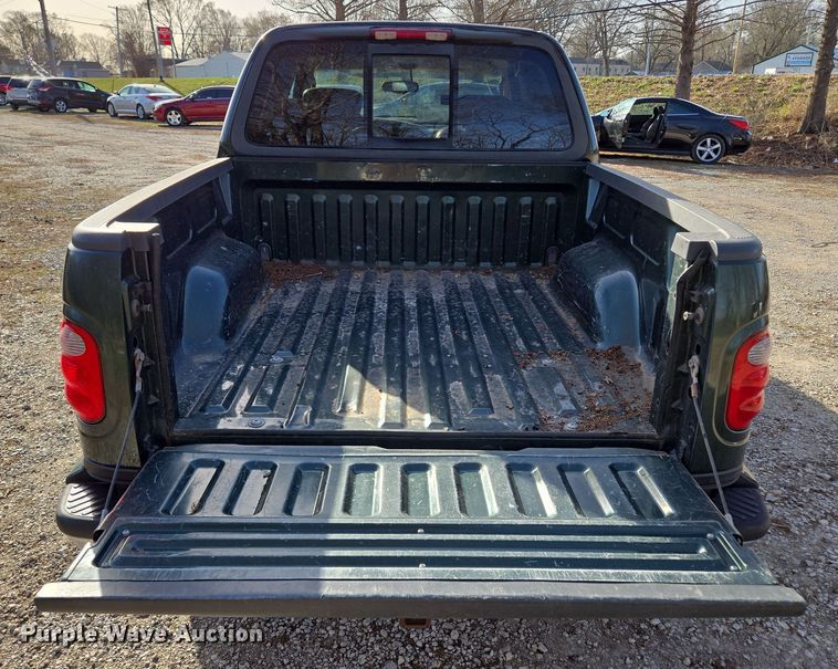 image for item EQ6871 2002 Ford F150 SuperCrew pickup truck
