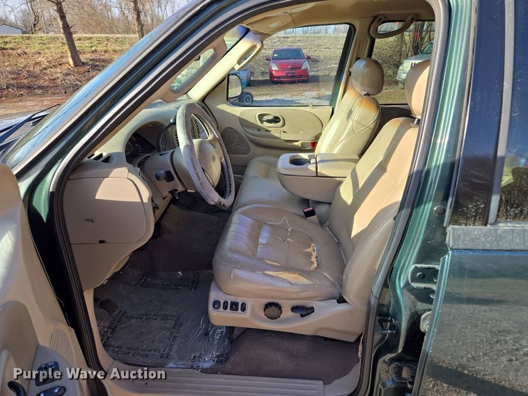 image for item EQ6871 2002 Ford F150 SuperCrew pickup truck