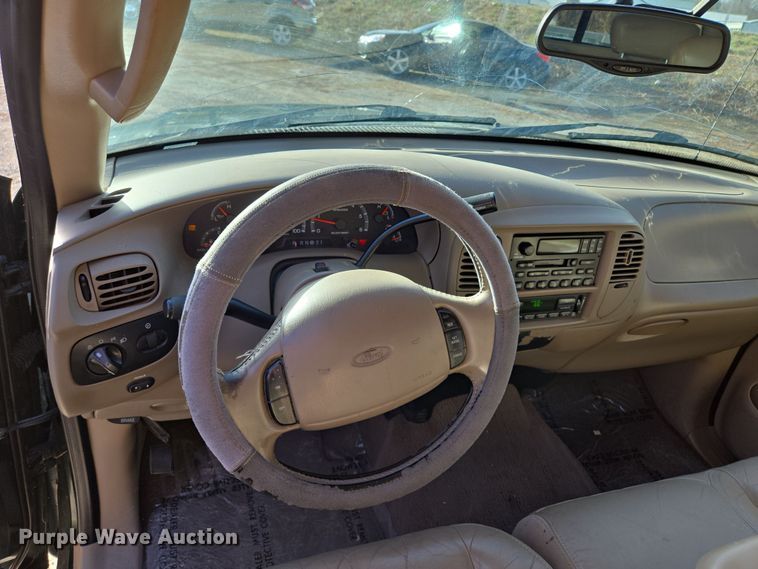 image for item EQ6871 2002 Ford F150 SuperCrew pickup truck