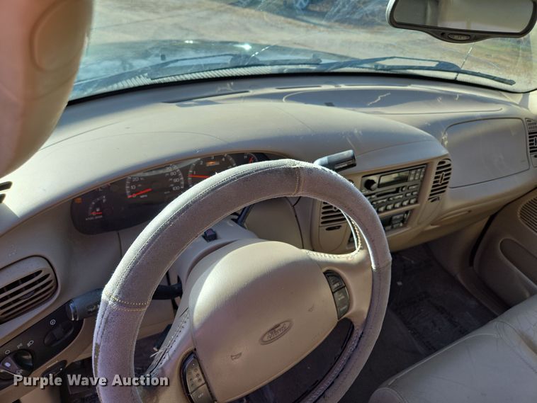 image for item EQ6871 2002 Ford F150 SuperCrew pickup truck