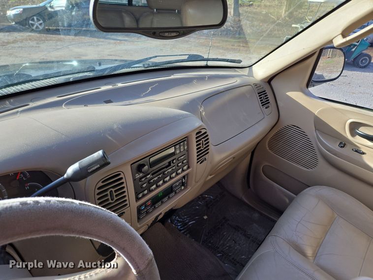 image for item EQ6871 2002 Ford F150 SuperCrew pickup truck