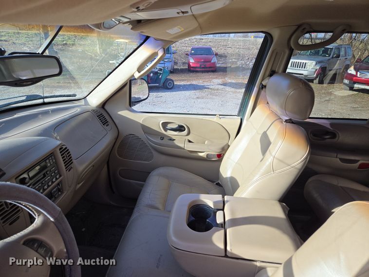 image for item EQ6871 2002 Ford F150 SuperCrew pickup truck