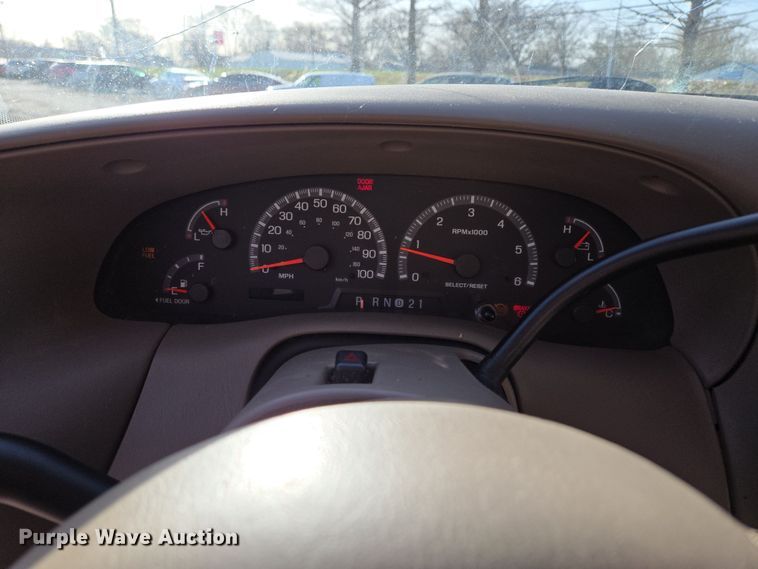 image for item EQ6871 2002 Ford F150 SuperCrew pickup truck