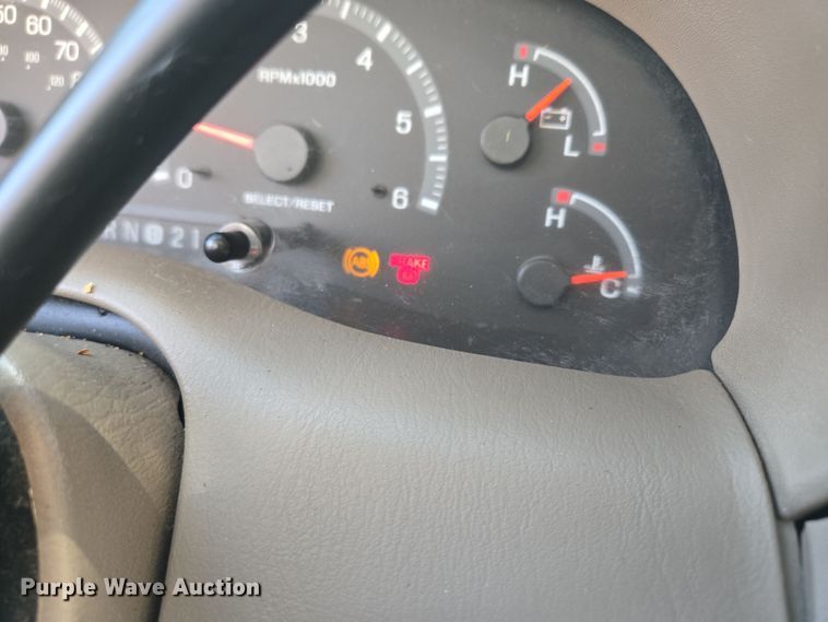 image for item EQ6871 2002 Ford F150 SuperCrew pickup truck