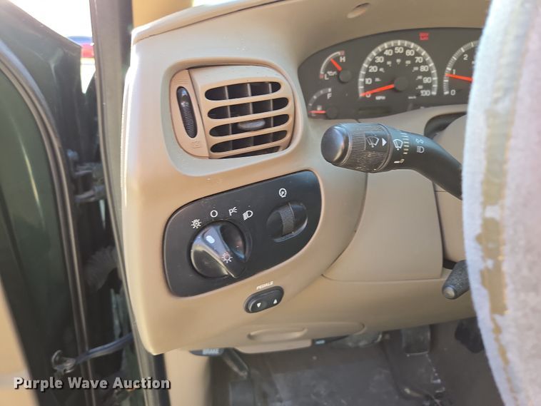 image for item EQ6871 2002 Ford F150 SuperCrew pickup truck