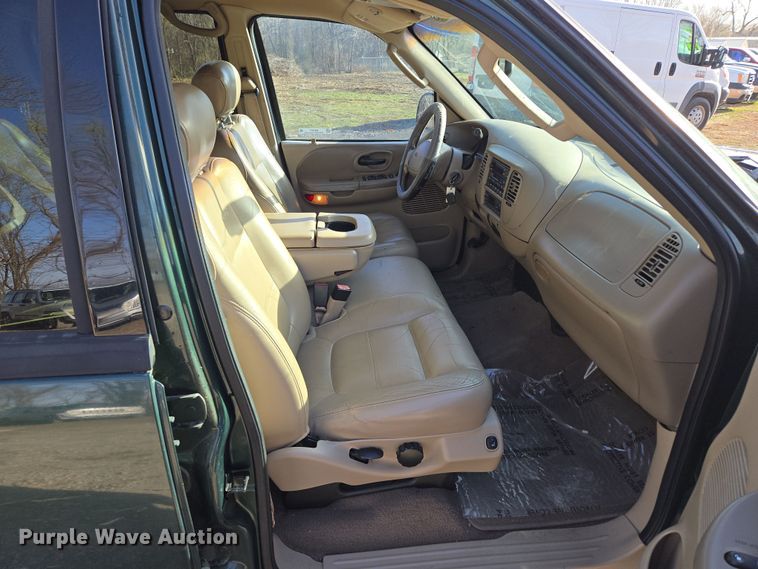 image for item EQ6871 2002 Ford F150 SuperCrew pickup truck