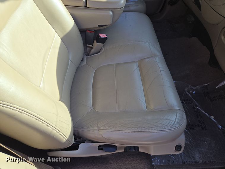 image for item EQ6871 2002 Ford F150 SuperCrew pickup truck