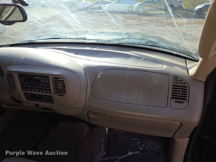 image for item EQ6871 2002 Ford F150 SuperCrew pickup truck