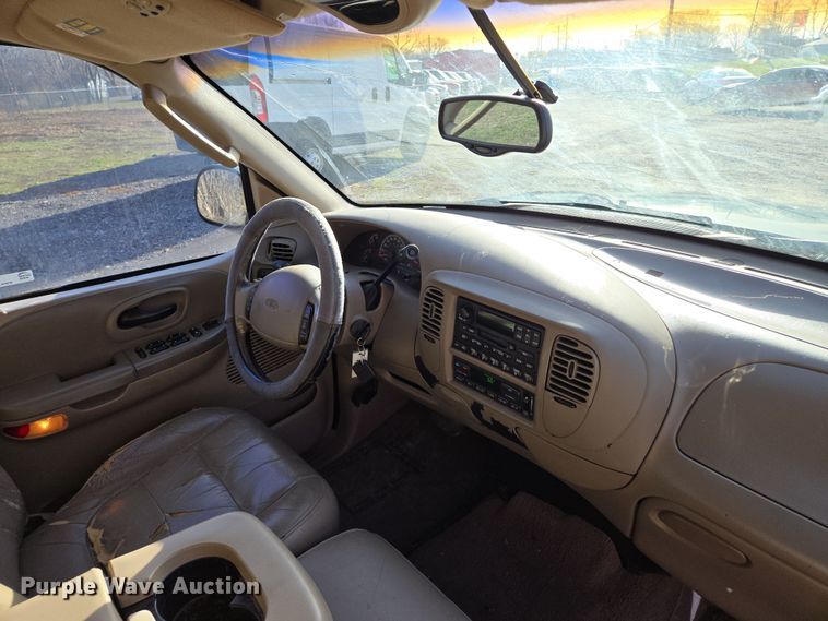 image for item EQ6871 2002 Ford F150 SuperCrew pickup truck