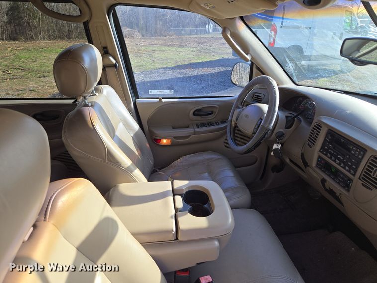 image for item EQ6871 2002 Ford F150 SuperCrew pickup truck