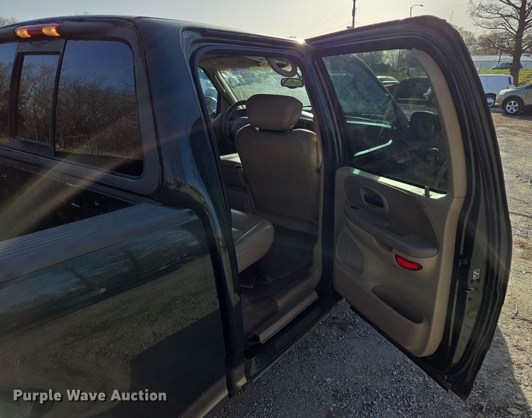 image for item EQ6871 2002 Ford F150 SuperCrew pickup truck