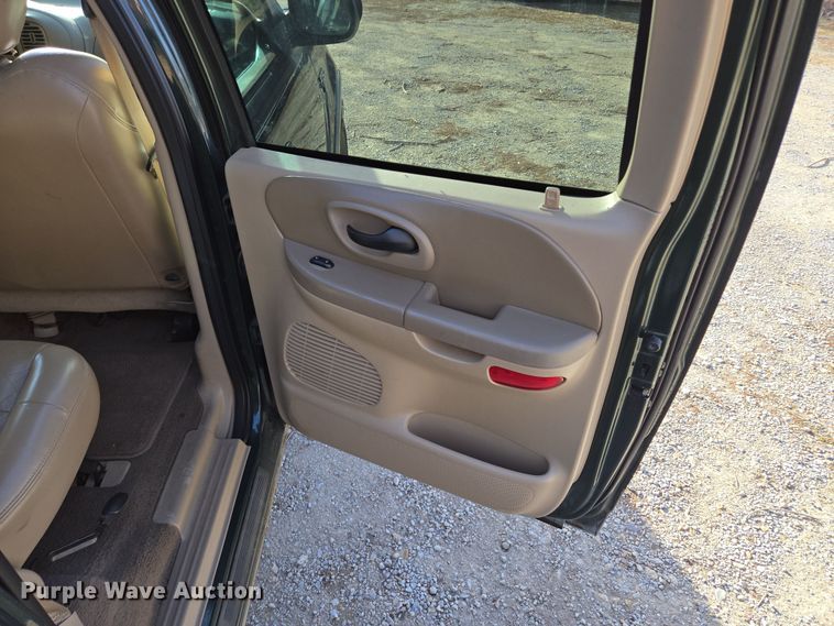 image for item EQ6871 2002 Ford F150 SuperCrew pickup truck