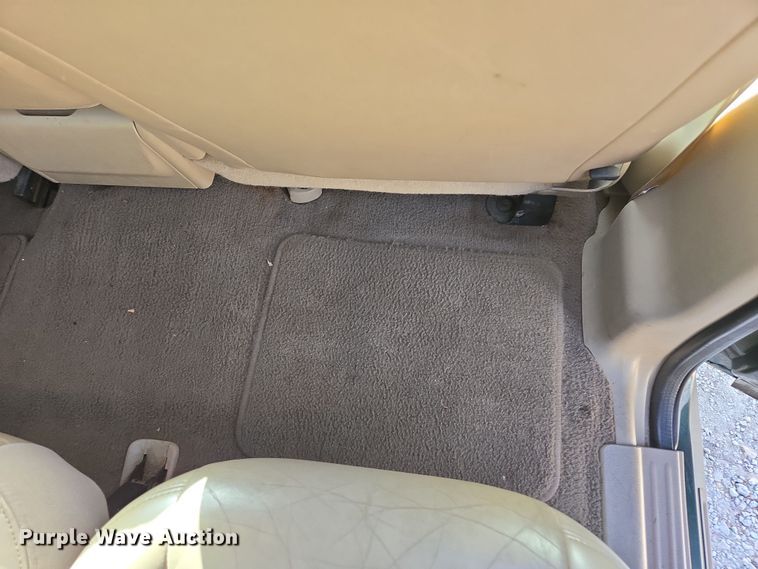 image for item EQ6871 2002 Ford F150 SuperCrew pickup truck