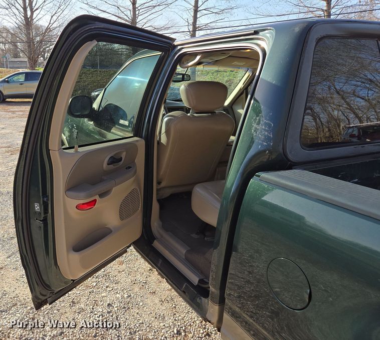 image for item EQ6871 2002 Ford F150 SuperCrew pickup truck