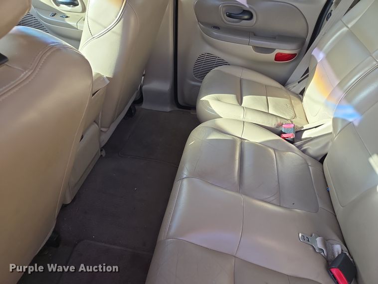 image for item EQ6871 2002 Ford F150 SuperCrew pickup truck