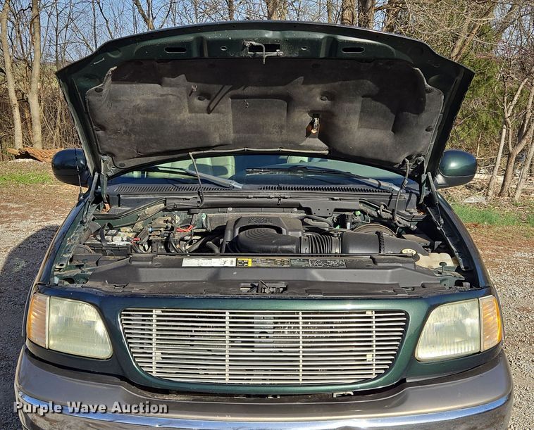 image for item EQ6871 2002 Ford F150 SuperCrew pickup truck