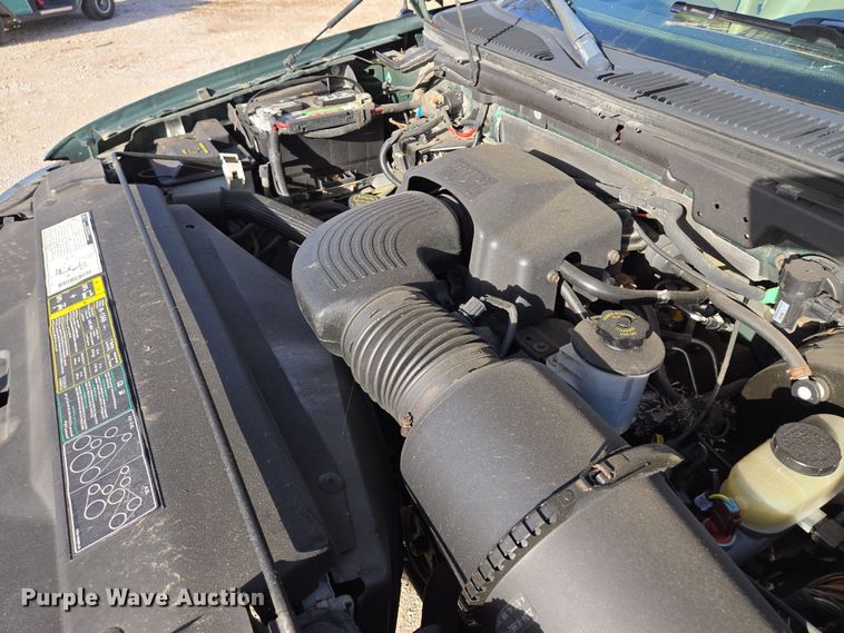 image for item EQ6871 2002 Ford F150 SuperCrew pickup truck