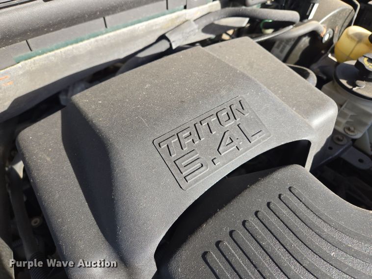 image for item EQ6871 2002 Ford F150 SuperCrew pickup truck