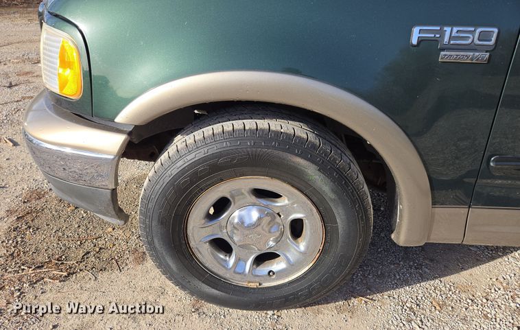 image for item EQ6871 2002 Ford F150 SuperCrew pickup truck