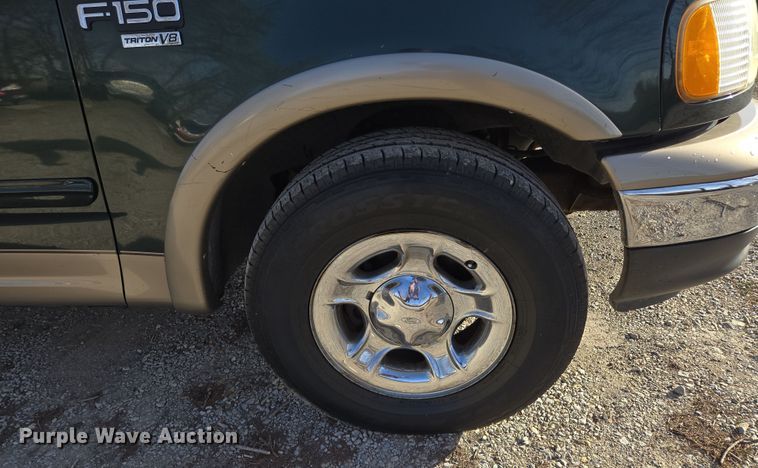 image for item EQ6871 2002 Ford F150 SuperCrew pickup truck