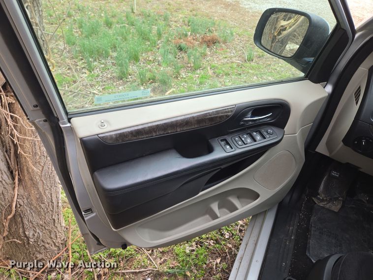 image for item EQ6873 2011 Dodge  Grand Caravan SUV