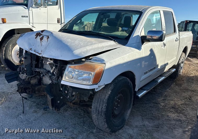 image for item ER8744 2012 Nissan Titan Crew Cab pickup truck