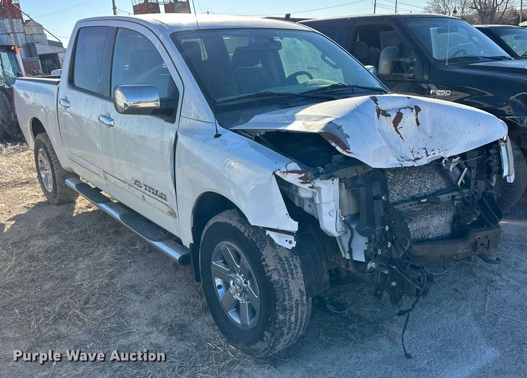 image for item ER8744 2012 Nissan Titan Crew Cab pickup truck