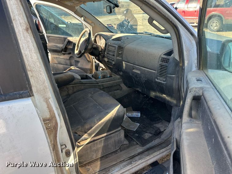 image for item ER8744 2012 Nissan Titan Crew Cab pickup truck