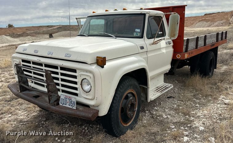 image for item ER8783 1975 Ford F600 dump flatbed truck