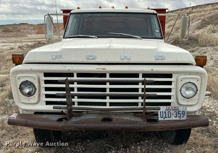 image for item ER8783 1975 Ford F600 dump flatbed truck