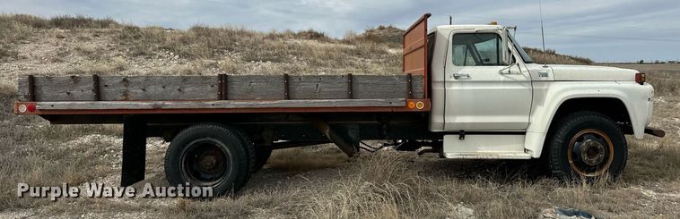 image for item ER8783 1975 Ford F600 dump flatbed truck