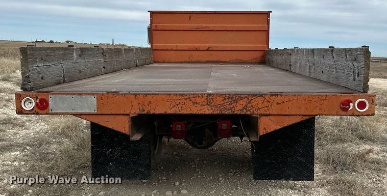 image for item ER8783 1975 Ford F600 dump flatbed truck