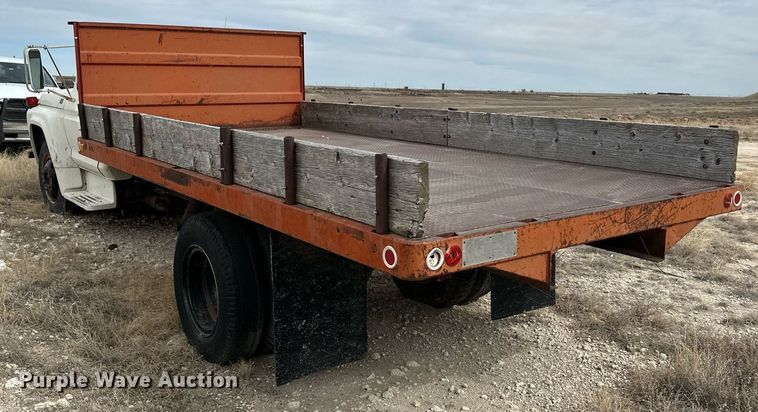 image for item ER8783 1975 Ford F600 dump flatbed truck