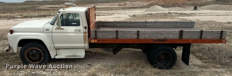 image for item ER8783 1975 Ford F600 dump flatbed truck