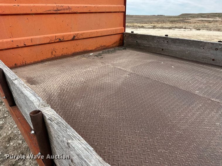 image for item ER8783 1975 Ford F600 dump flatbed truck