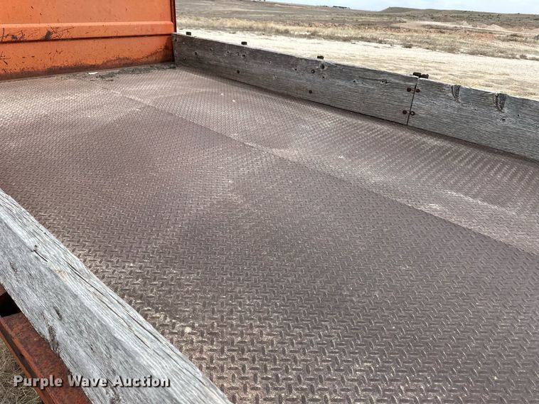 image for item ER8783 1975 Ford F600 dump flatbed truck