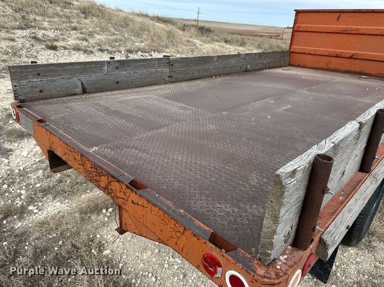 image for item ER8783 1975 Ford F600 dump flatbed truck